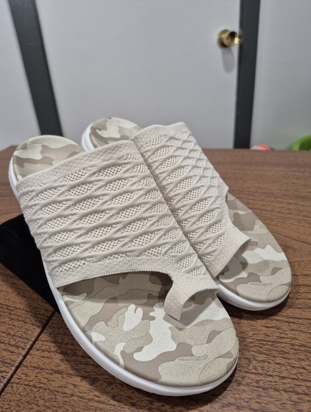 Like New! RBX Desi Slide Sandal Knit Top